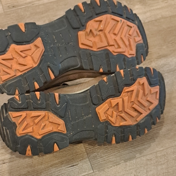 Skechers Brown and Black Construction Shoes With Comp Toe. - Picture 12 of 16